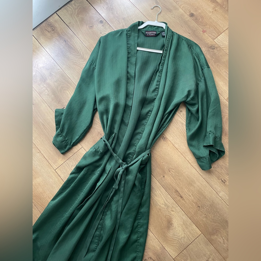 Vintage Roundtree & Yorke Dark Green 100% Silk Robe